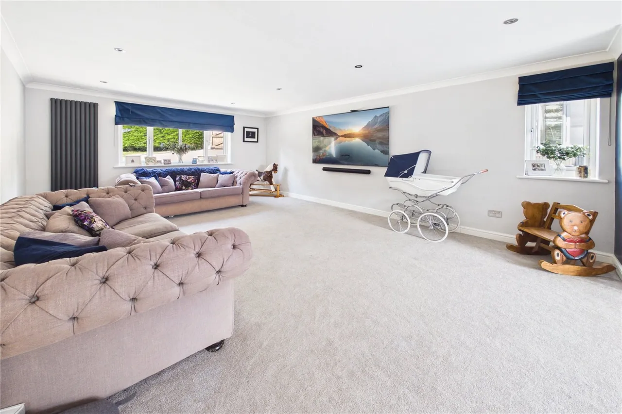Harewood Drive, Cold Ash, RG18, photo 30