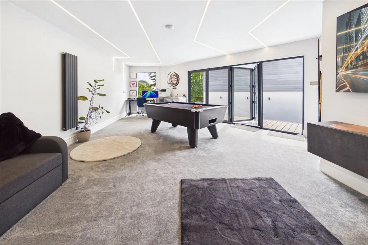 Harewood Drive, Cold Ash, RG18, photo 12