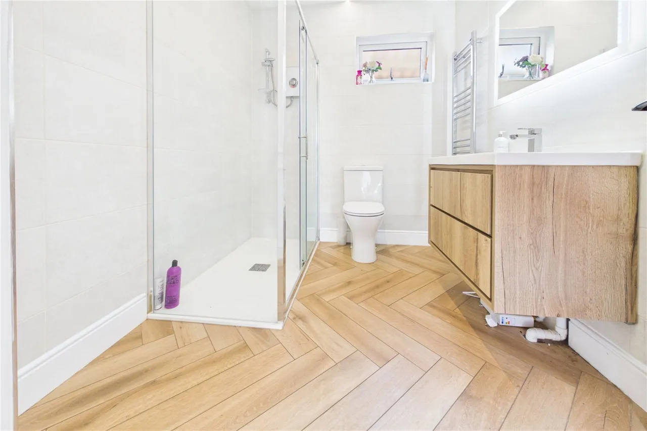 Harewood Drive, Cold Ash, RG18, photo 13