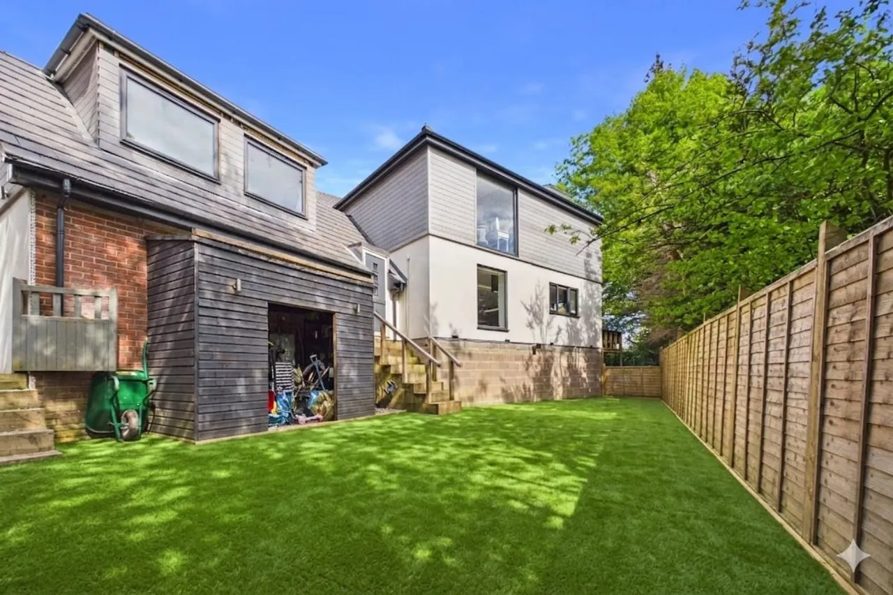 Harewood Drive, Cold Ash, RG18, photo 27