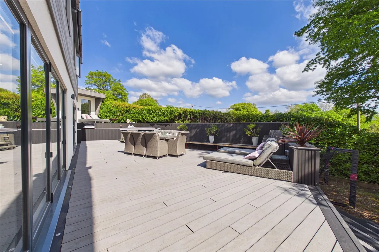 Harewood Drive, Cold Ash, RG18, photo 25