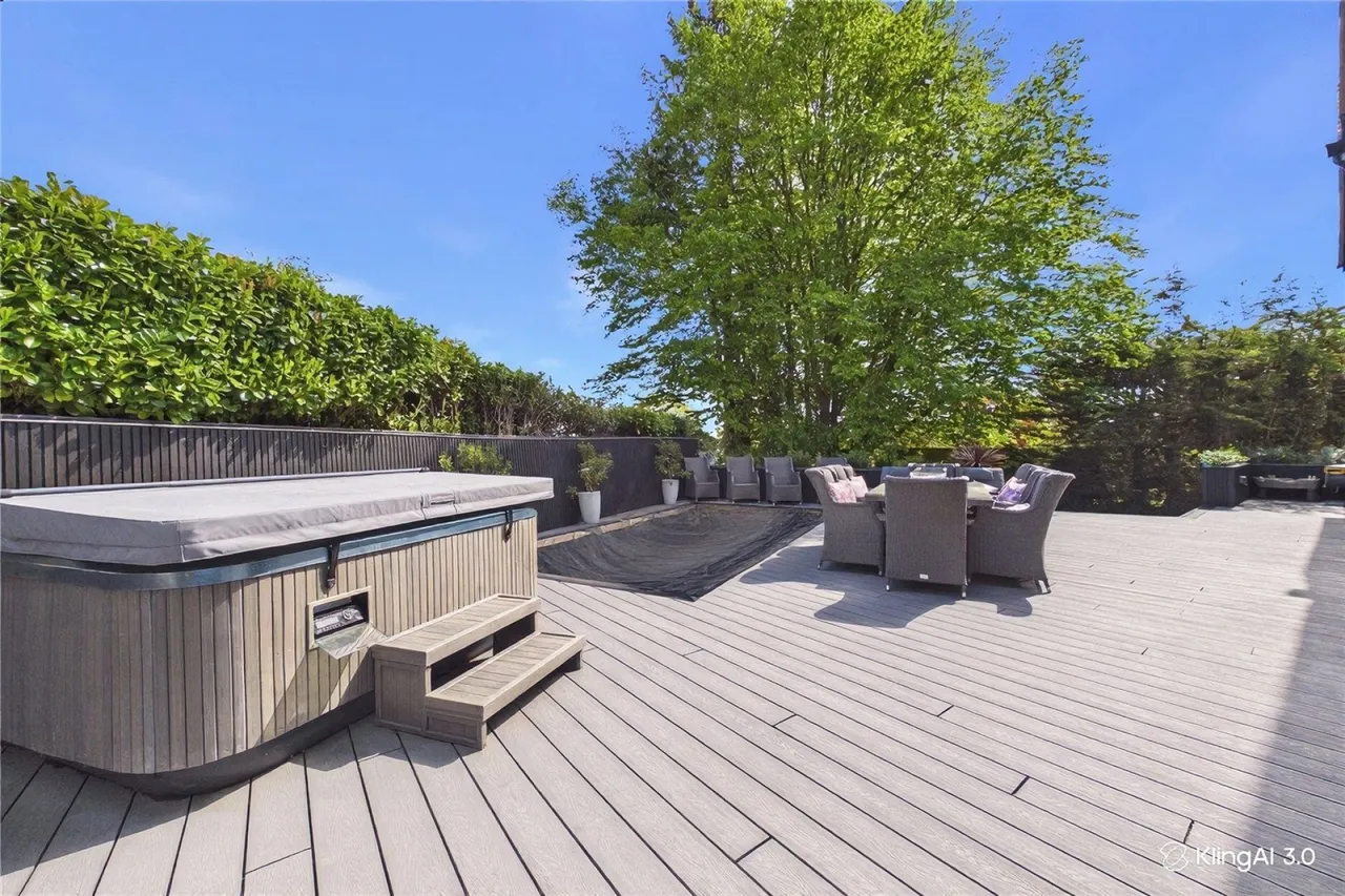 Harewood Drive, Cold Ash, RG18, photo 26
