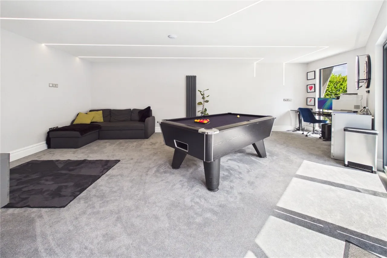 Harewood Drive, Cold Ash, RG18, photo 11