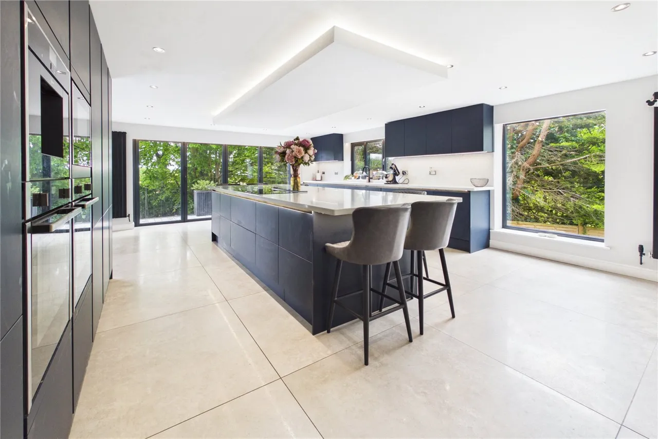 Harewood Drive, Cold Ash, RG18, photo 28