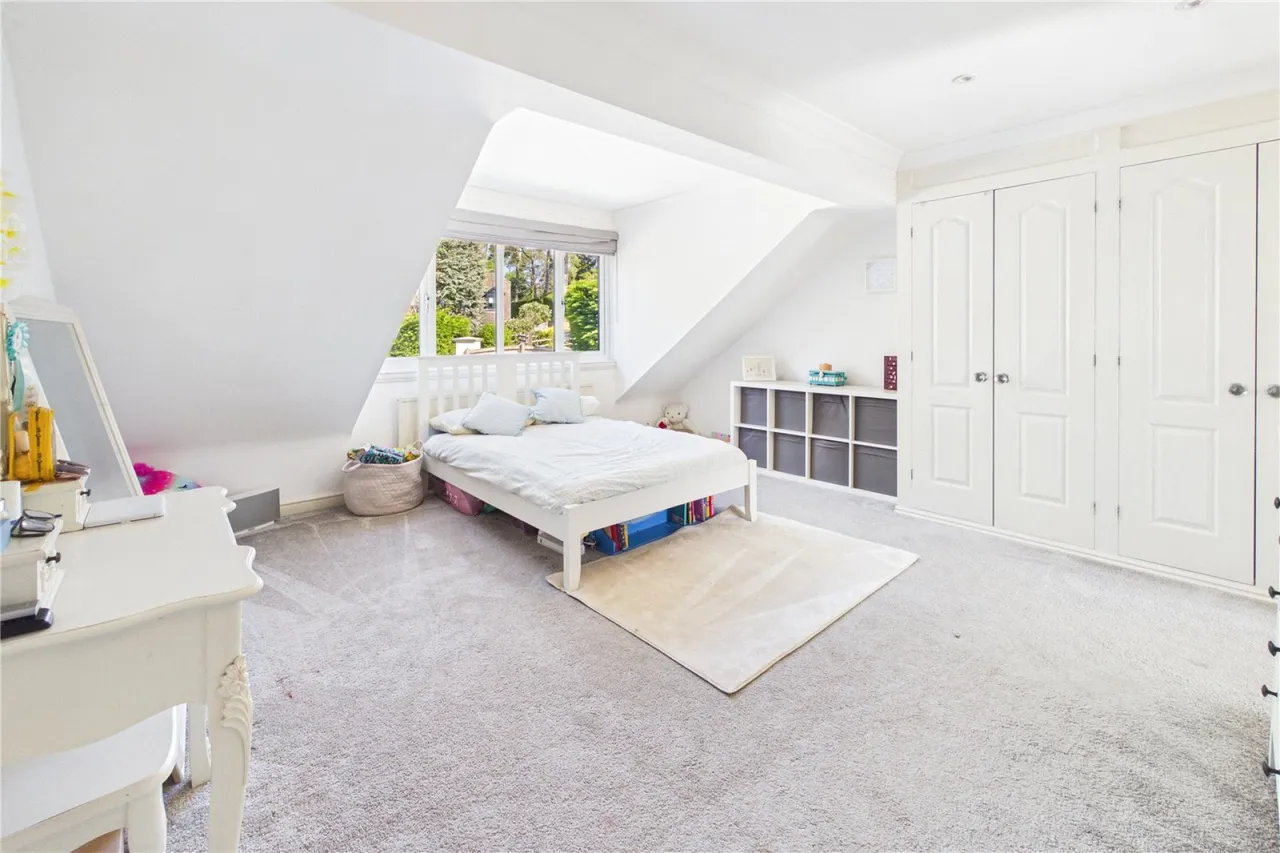Harewood Drive, Cold Ash, RG18, photo 16