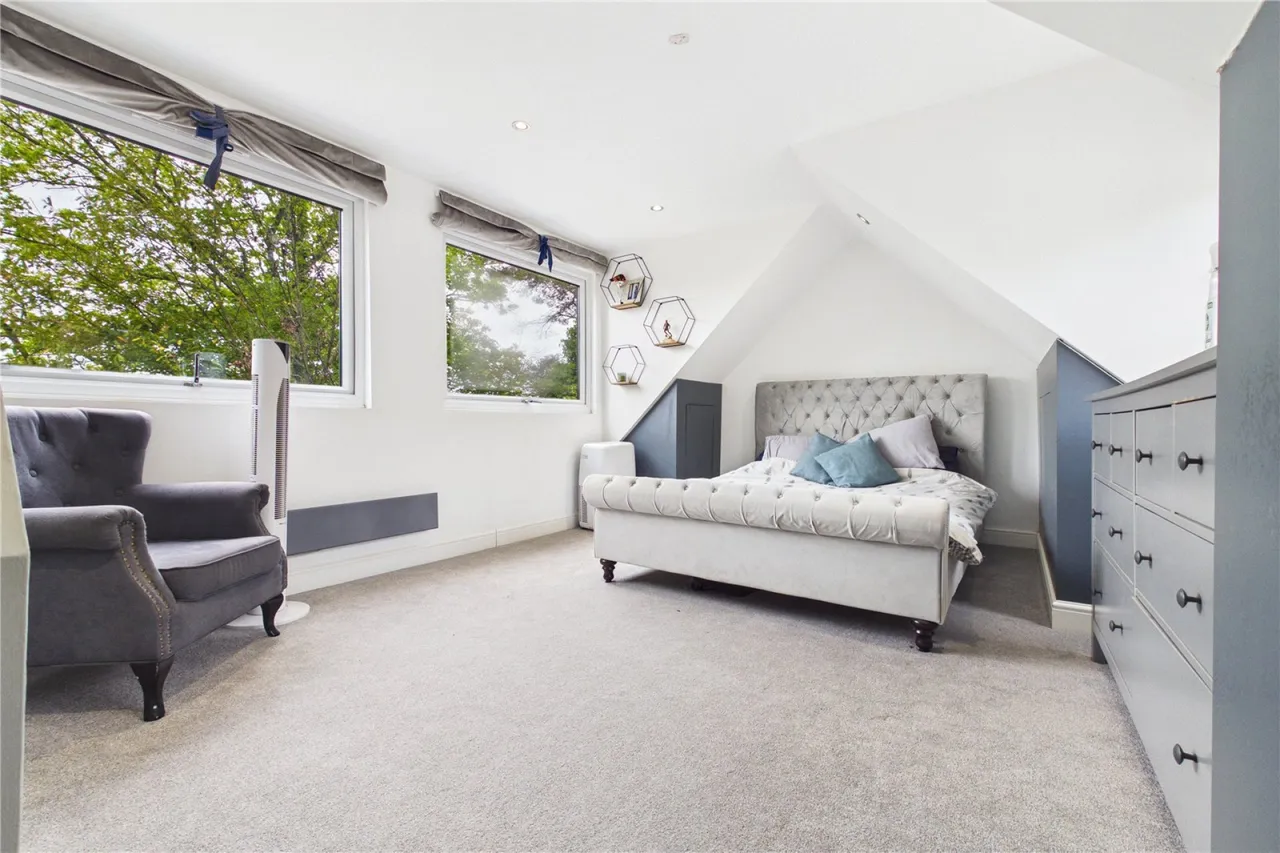 Harewood Drive, Cold Ash, RG18, photo 15