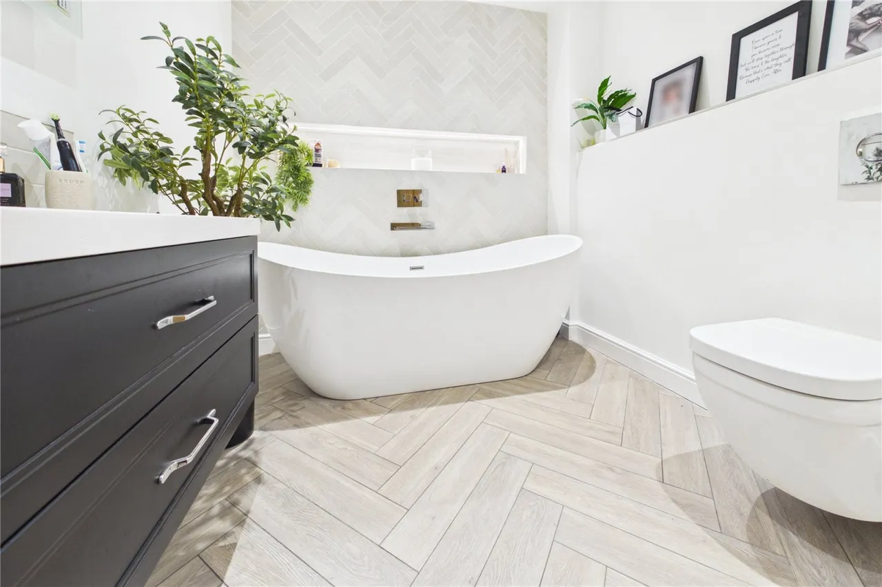 Harewood Drive, Cold Ash, RG18, photo 4