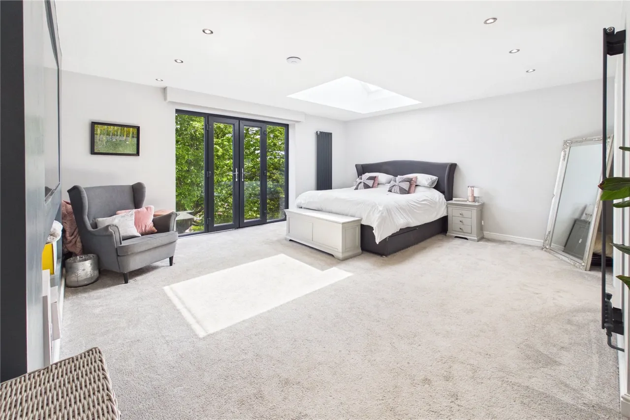 Harewood Drive, Cold Ash, RG18, photo 2