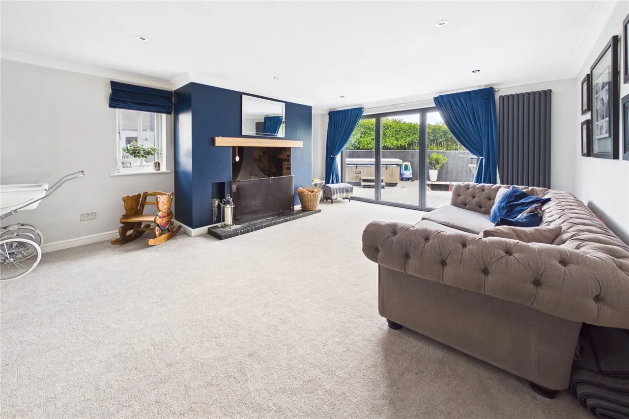 Harewood Drive, Cold Ash, RG18, photo 8
