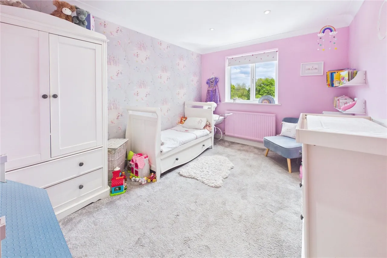 Harewood Drive, Cold Ash, RG18, photo 20