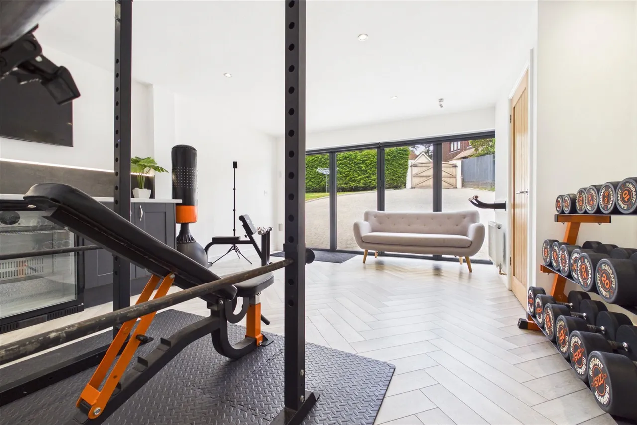 Harewood Drive, Cold Ash, RG18, photo 14