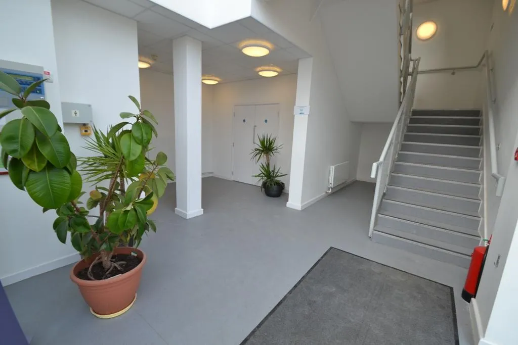 Misterton Court, Ortonplaza, PE2, photo 2