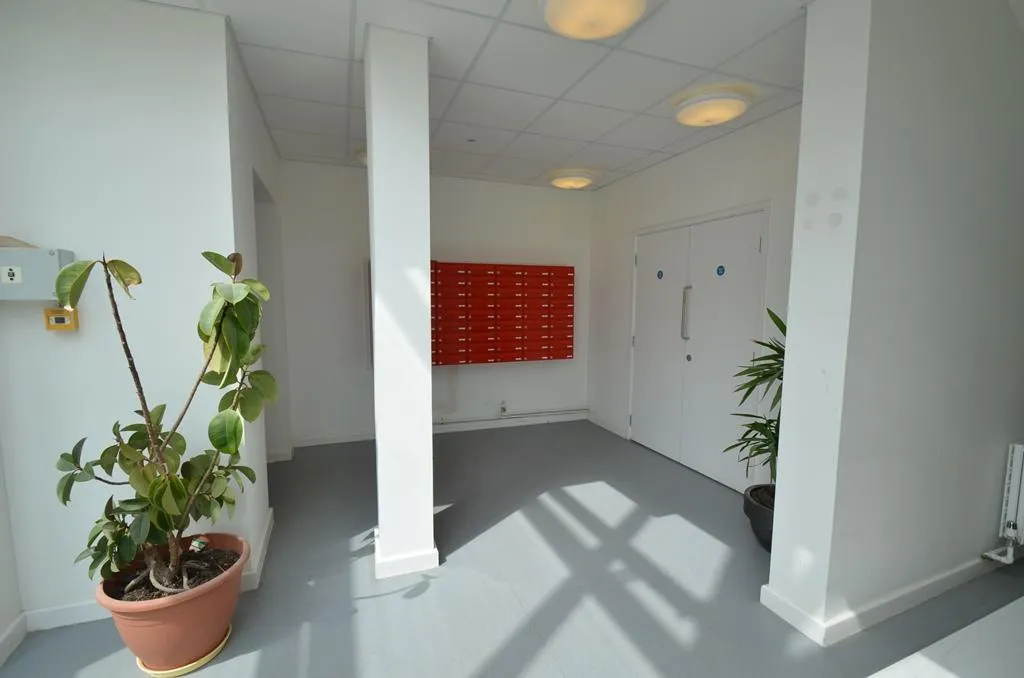 Misterton Court, Ortonplaza, PE2, photo 4