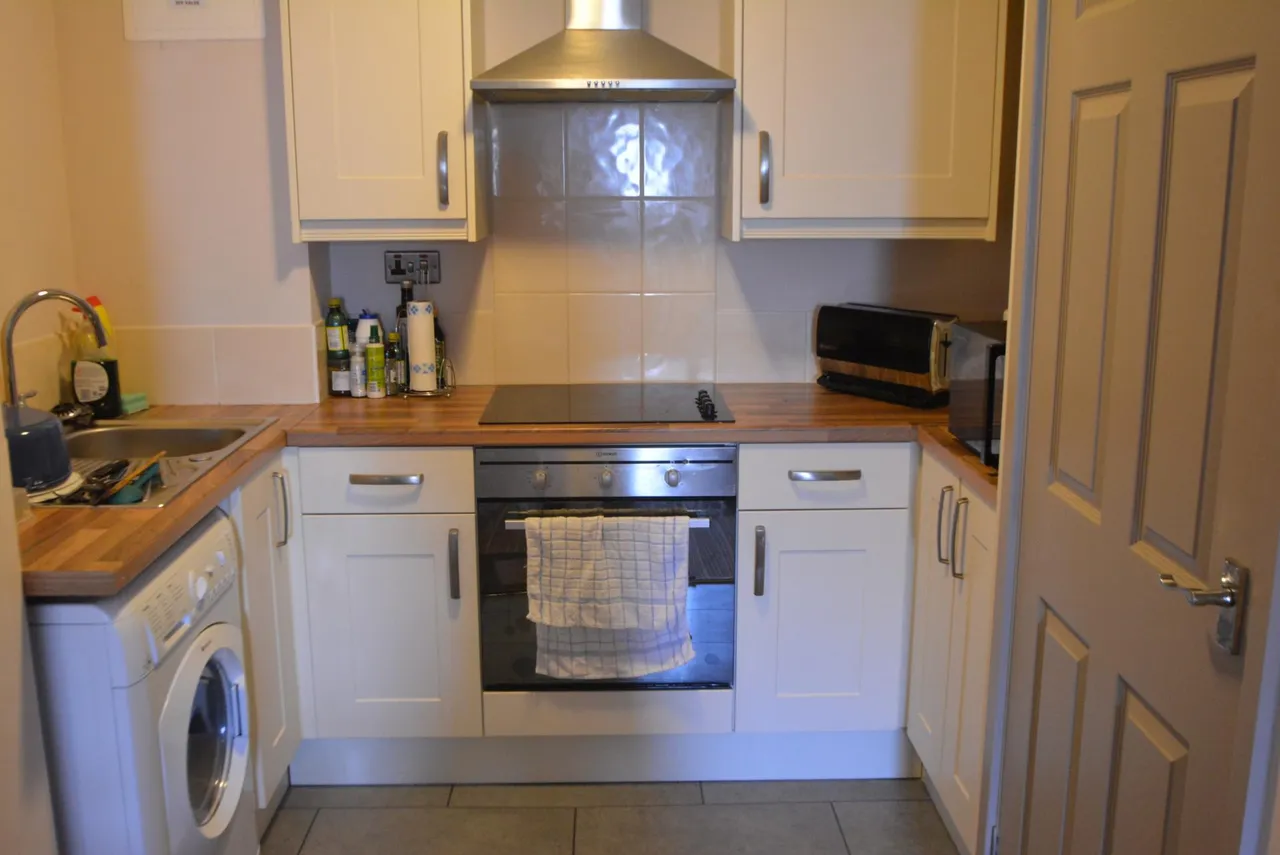 Misterton Court, Ortonplaza, PE2, photo 6
