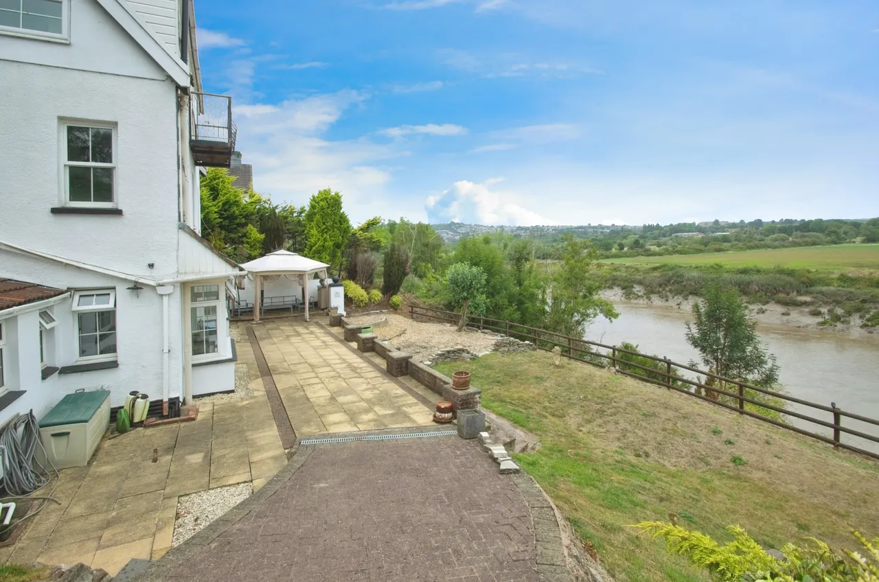Caerleon Road, Newport, photo 6