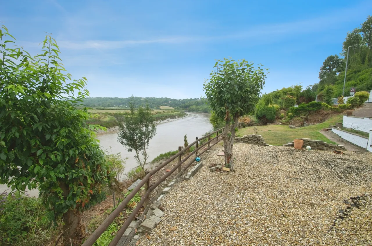 Caerleon Road, Newport, photo 7
