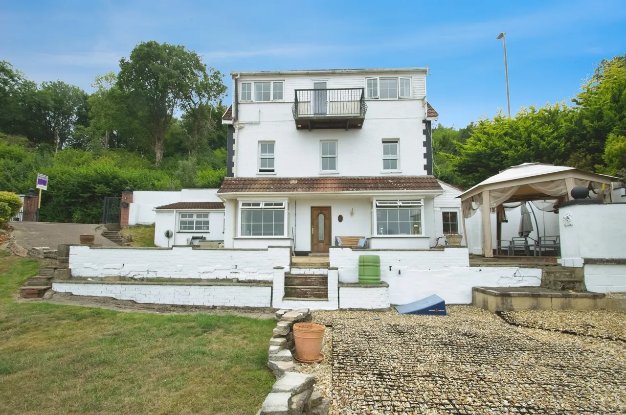 4 bed house for sale — Caerleon Road, Newport