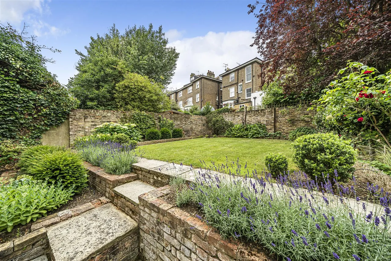2 bed flat for sale, Buckland Crescent, Belsize Park, NW3