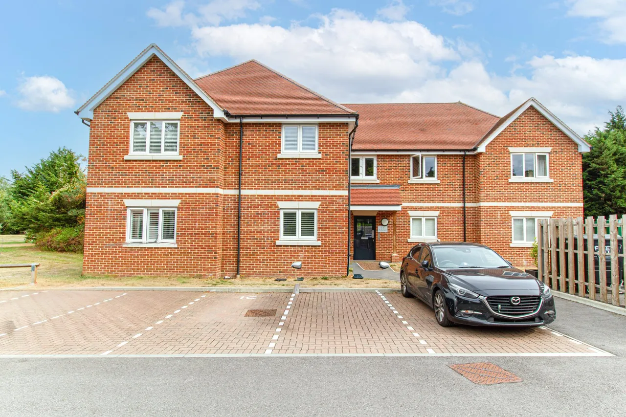 1 bed flat for sale — The Courtyard, Fleet Mill Minley Road, Fleet, GU51 2AF