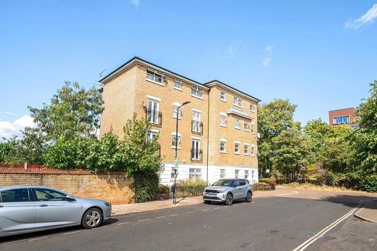 Grenard Close, SE15, photo 17