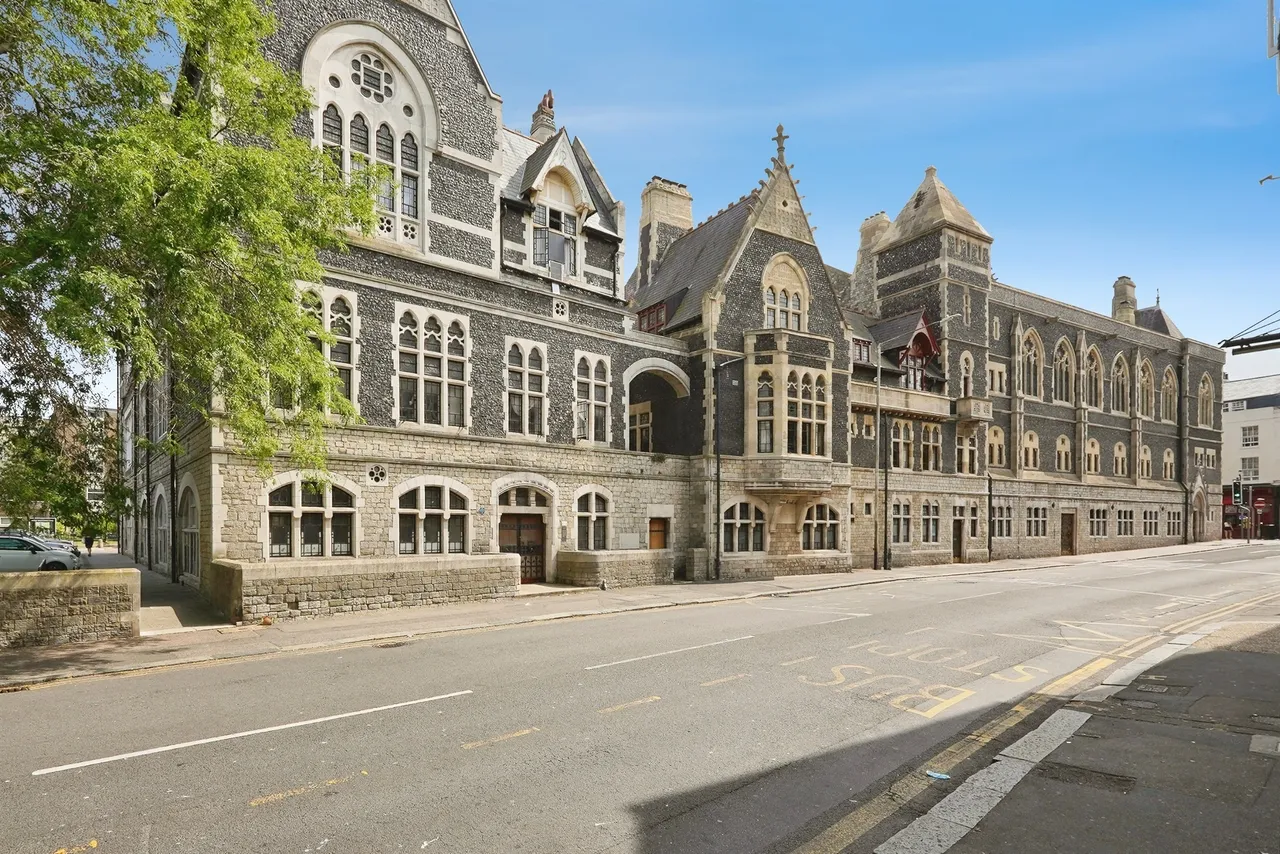 2 bed flat for sale, Ladywell, Dover, CT16