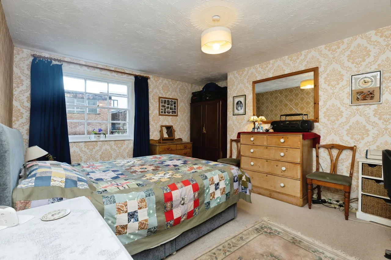 Clarence Square, Cheltenham, GL50, photo 13