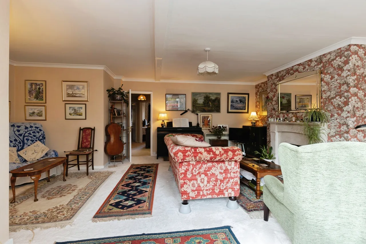 2 bed flat for sale, Clarence Square, Cheltenham, GL50