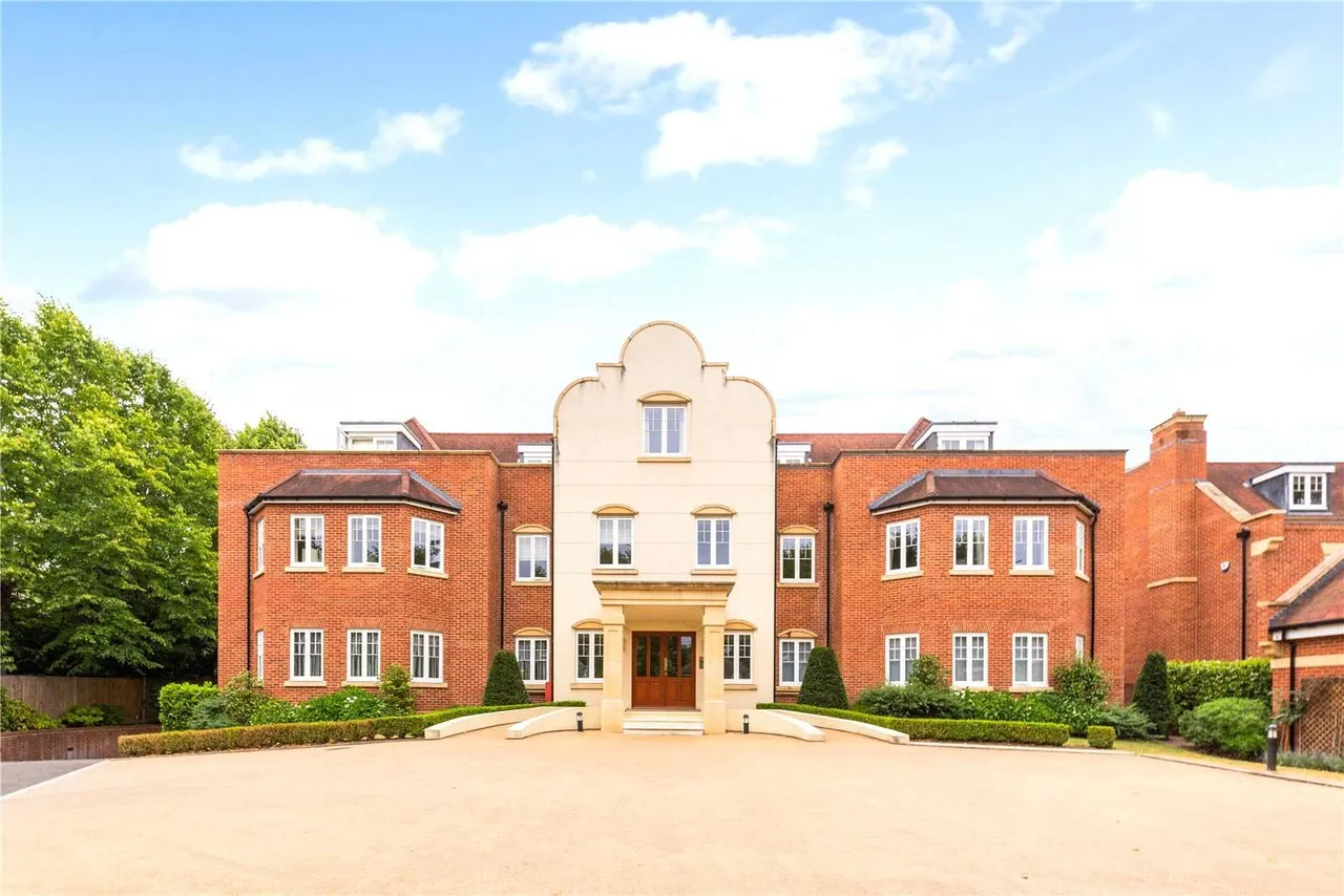 4 bed flat for sale — Lady Margaret Road, Sunningdale, Berkshire, SL5 9QH