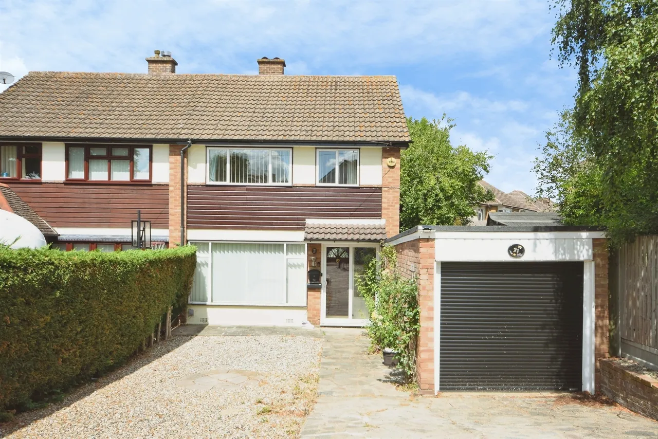 3 bed house for sale — Hares Chase, Billericay
