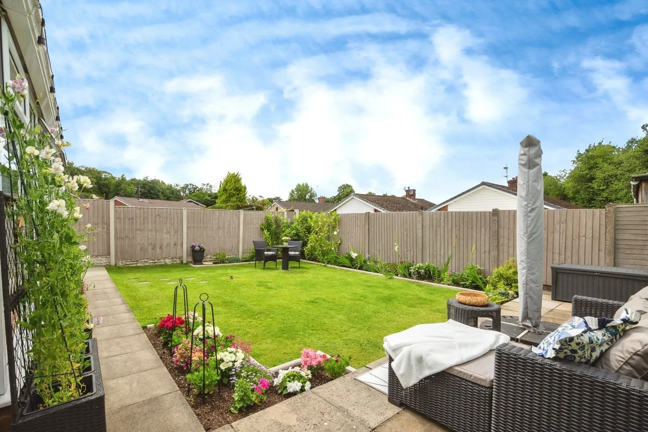 St. Saviours Close, Bamber Bridge, Preston, Lancashire, PR5, photo 12