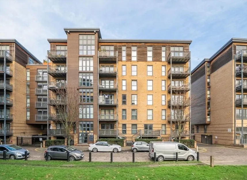 2 bed flat to rent — Harry Zeital Way, Hackney Central, E5