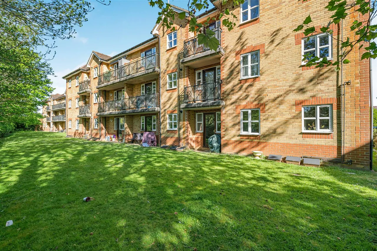 Elliotts Way, Caversham, RG4, photo 3