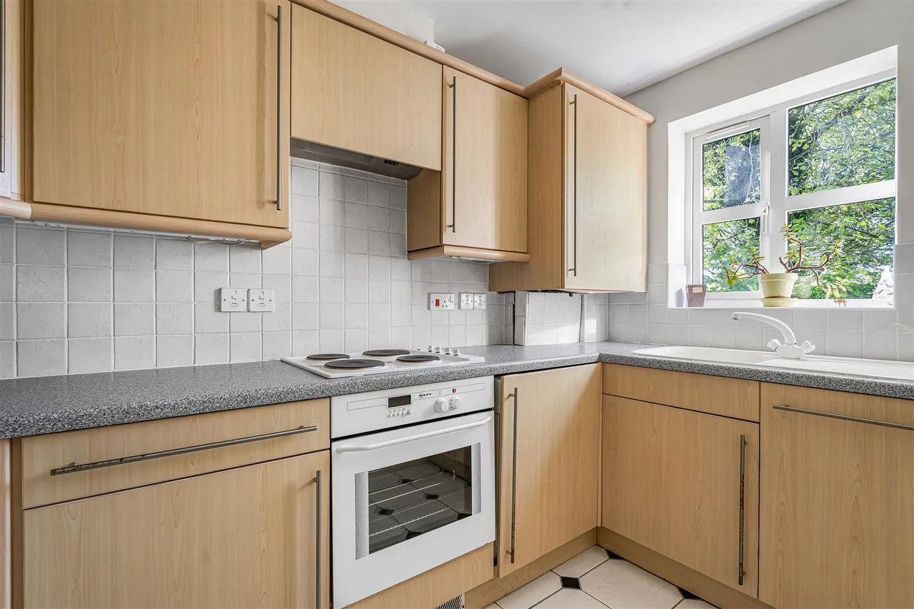 Elliotts Way, Caversham, RG4, photo 12
