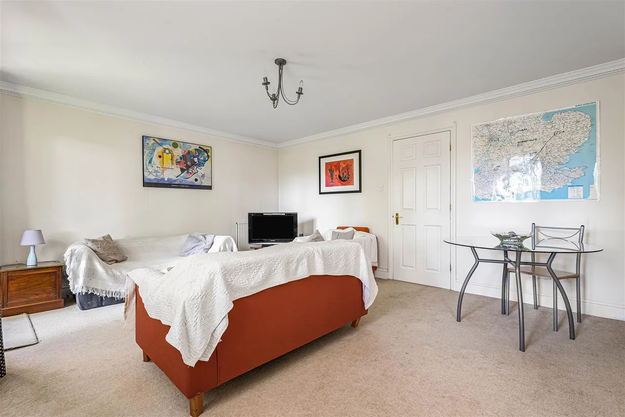 Elliotts Way, Caversham, RG4, photo 13