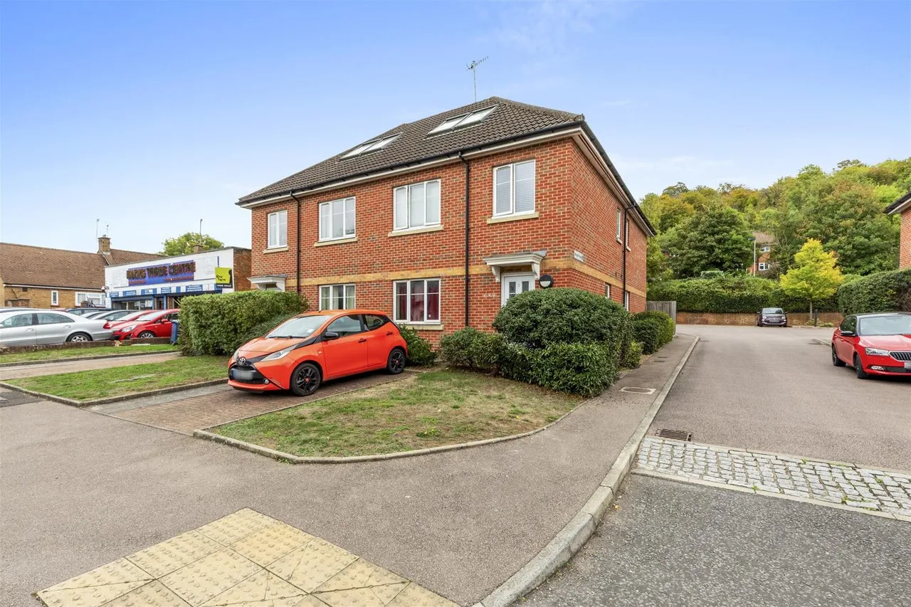 2 bed flat for sale, Micklefield Road, High Wycombe, HP13