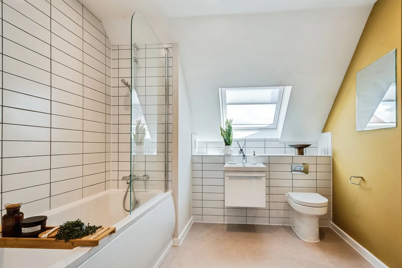 Honeybee Lane, Swindon, SN3, photo 9