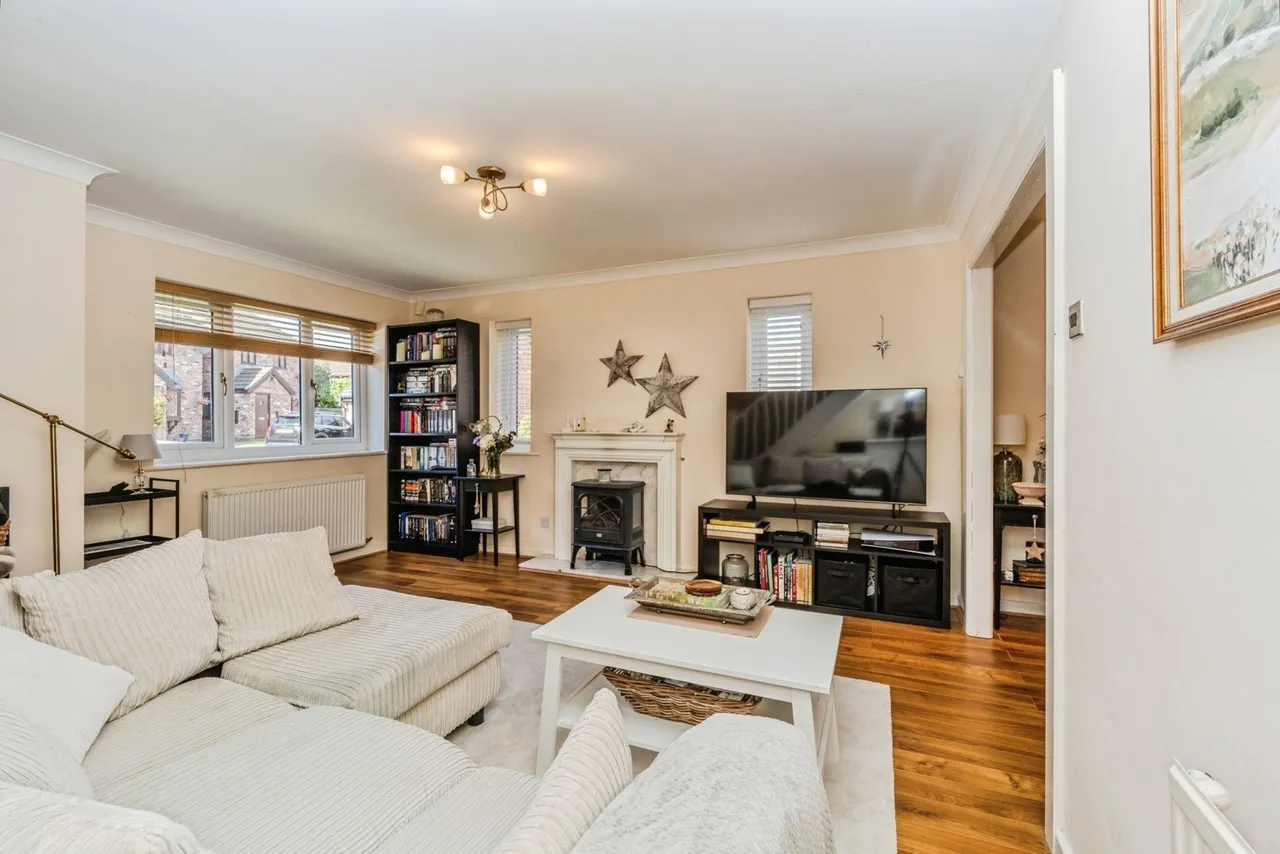 Tudor Green, Wilmslow, Cheshire, SK9, photo 4