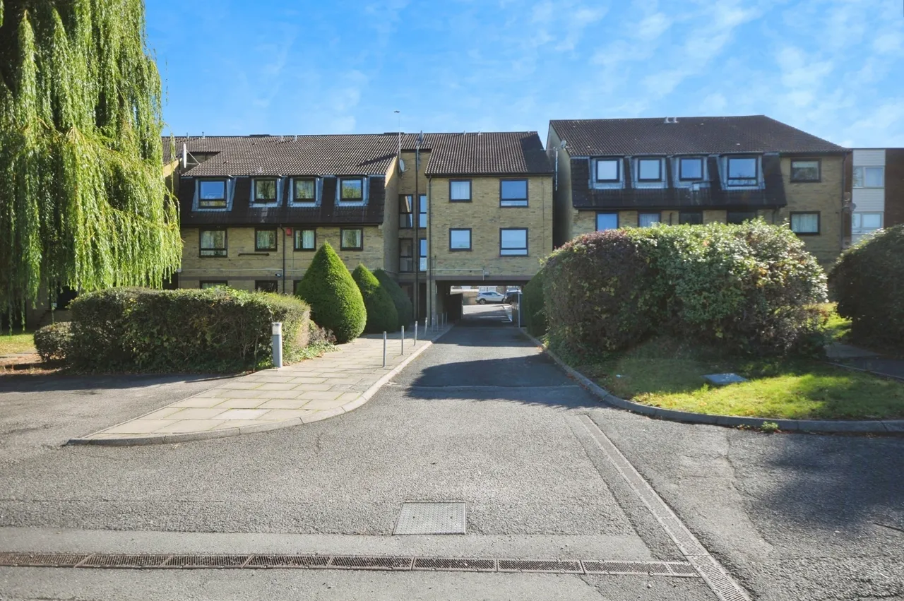 2 bed flat for sale, Howard Road, London, SE25