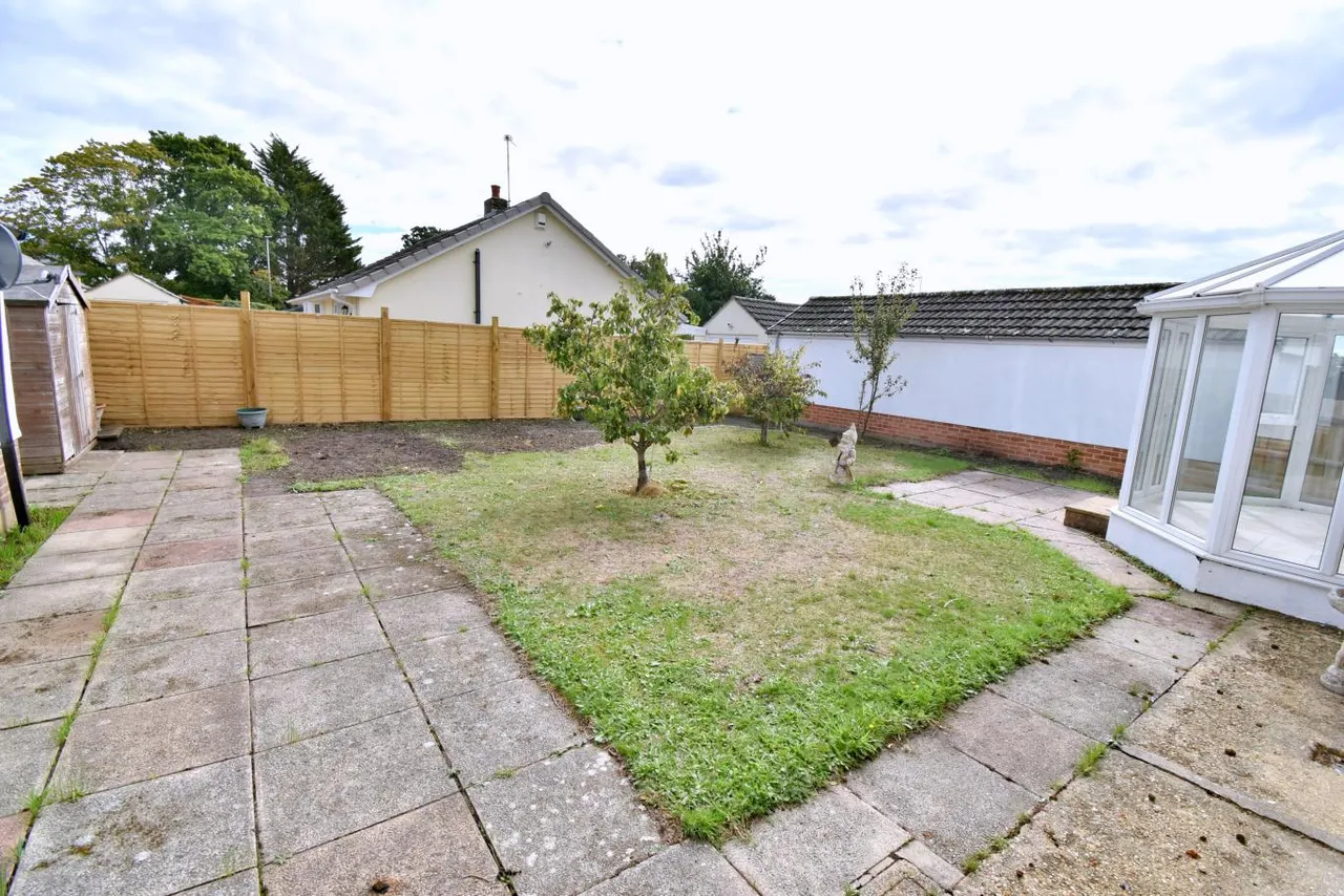 Pomona Close, BH22, photo 2