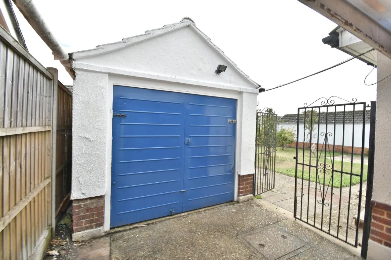 Pomona Close, BH22, photo 15