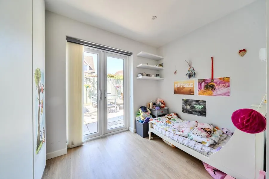 College Crescent, Oakley, HP18, photo 12