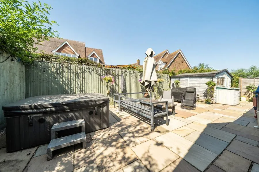 College Crescent, Oakley, HP18, photo 20