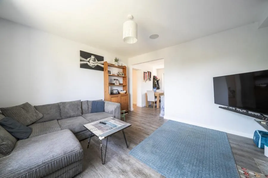 College Crescent, Oakley, HP18, photo 7
