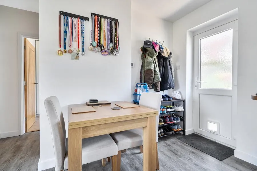 College Crescent, Oakley, HP18, photo 5