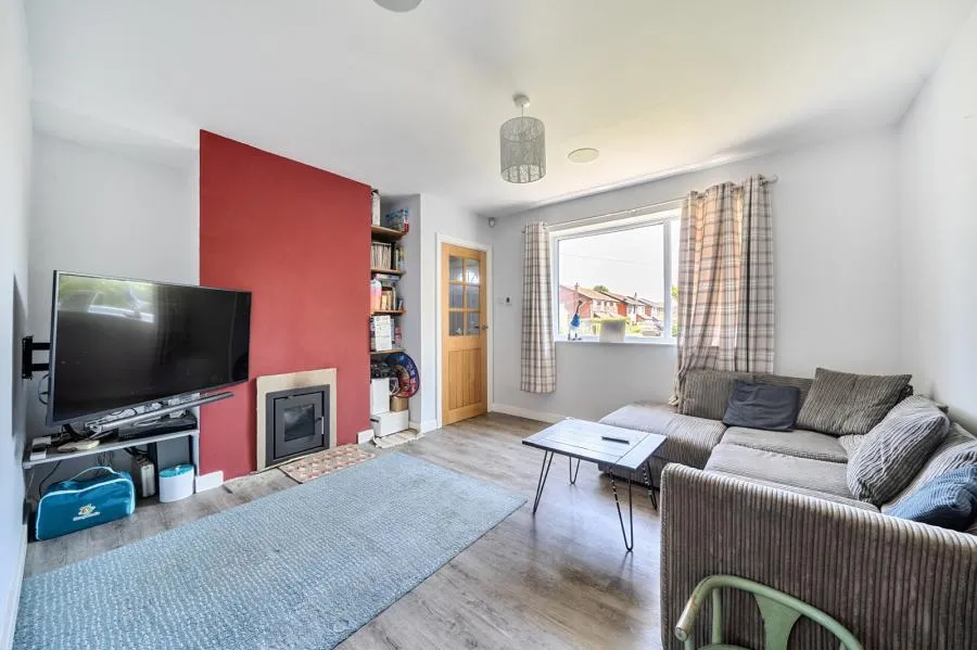 College Crescent, Oakley, HP18, photo 6