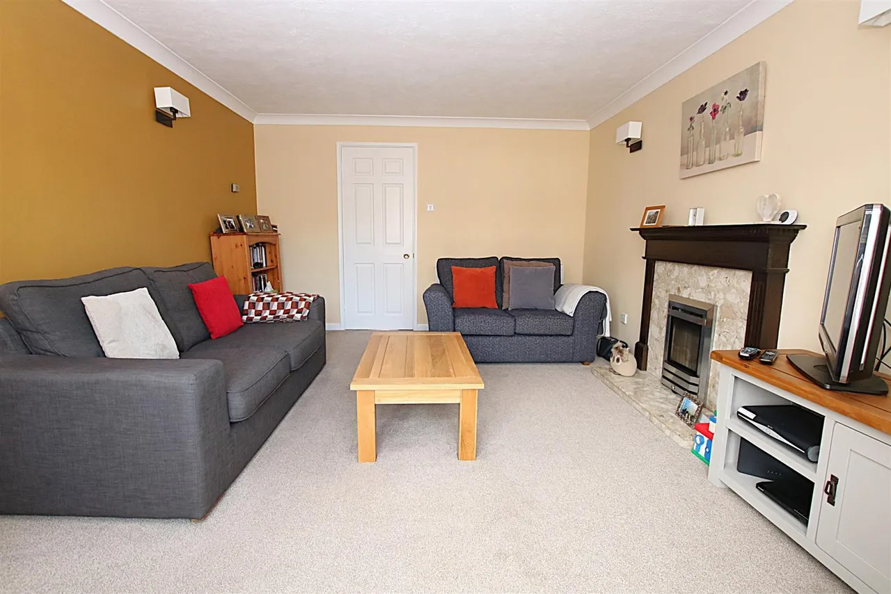Fennel Court, East Hunsbury, NN4, photo 17
