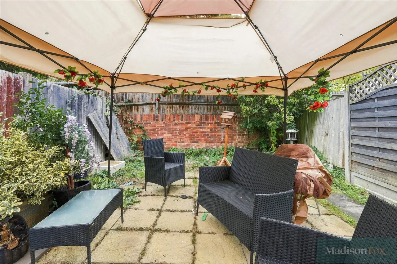 Veronique Gardens, Ilford, IG6, photo 17