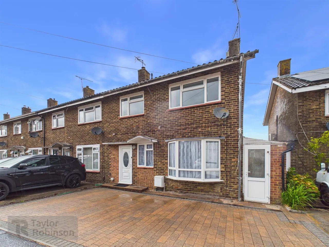 3 bed property for sale, Winchester Road, Tilgate, RH10