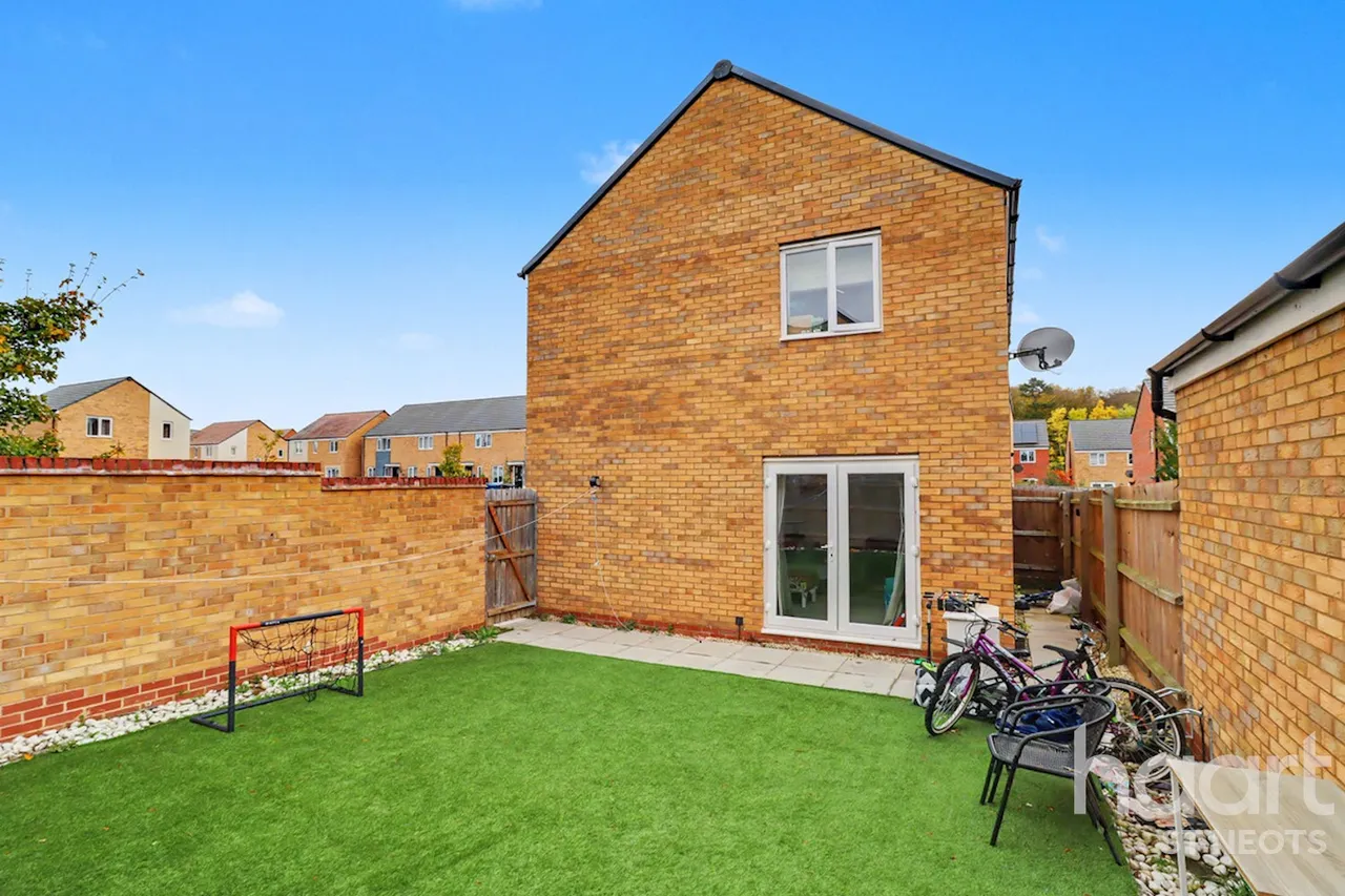 Bloomfield Drive, Huntingdon, PE29, photo 16