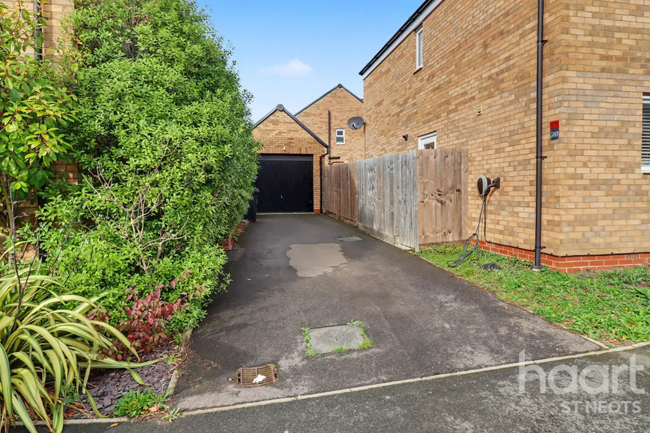 Bloomfield Drive, Huntingdon, PE29, photo 18